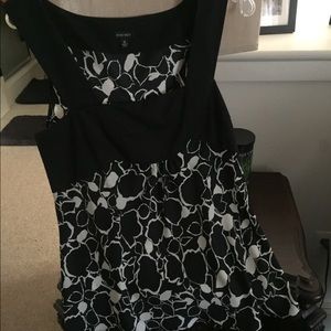 Nine West Black & White Flowered Tank, Sz. 10